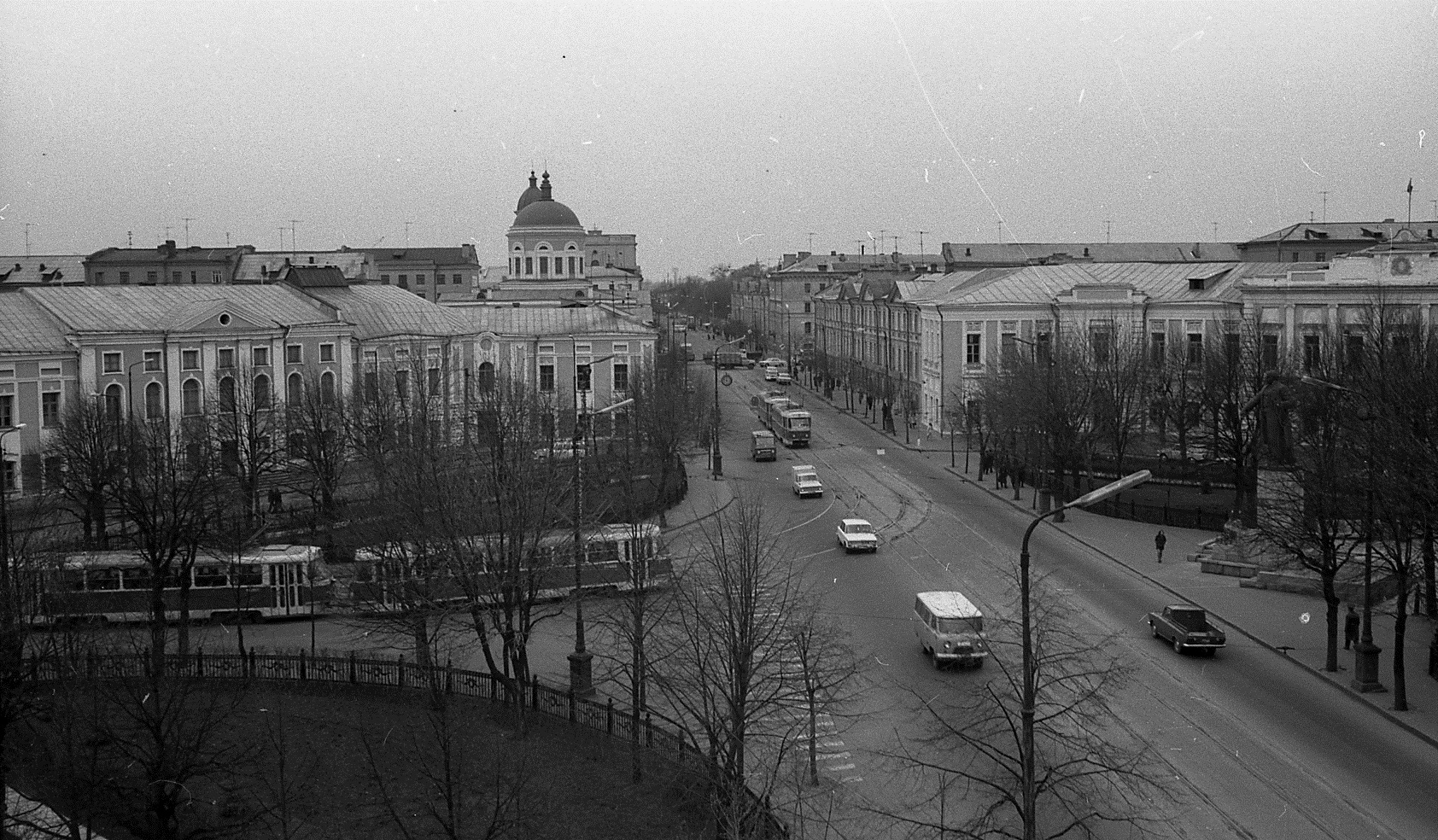ГАТО. Ф. Ф-3. Оп. 1. Д. 2021. В.Д. Максимов. Площадь Ленина. Вид сверху с здания исполкома Центрального райсовета. 1975