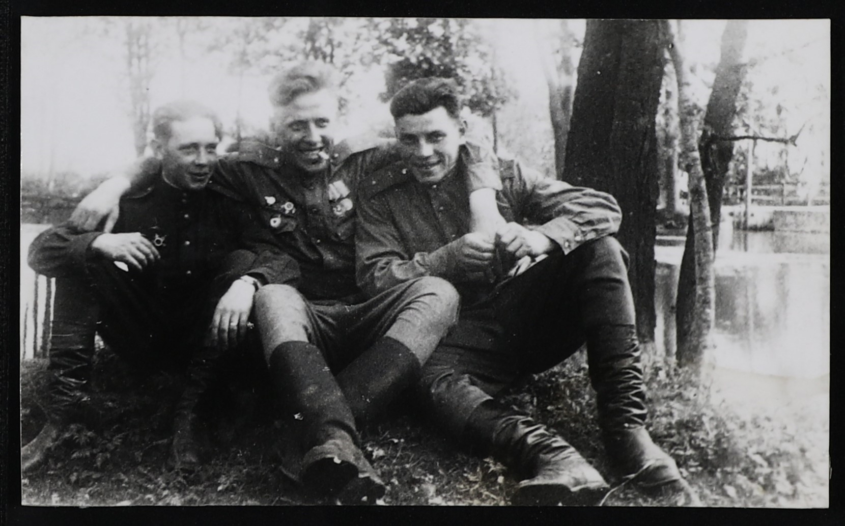 Ф.1969, Оп.1, Д.10. «Германия, апрель 1944». Слева направо: А. Самойлов, Н. И. Филатов, мл. л-т Шолохов